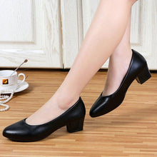 Load image into Gallery viewer, Black Stiletto Shoes Round-headed Middle-heeled 3cm