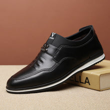 Load image into Gallery viewer, Monstceler Fashion Leather Men&#39;s Loafers shoes British Style Men Cowhide Shoes Slip On Male Casual Driving Flat Shoes